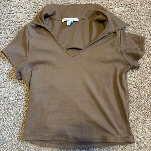 Elegant V-Neck Ribbed Tee in Brown